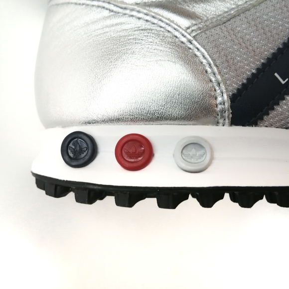 BNWOT Adidas LA Trainer metallic silver - Picture 6 of 10